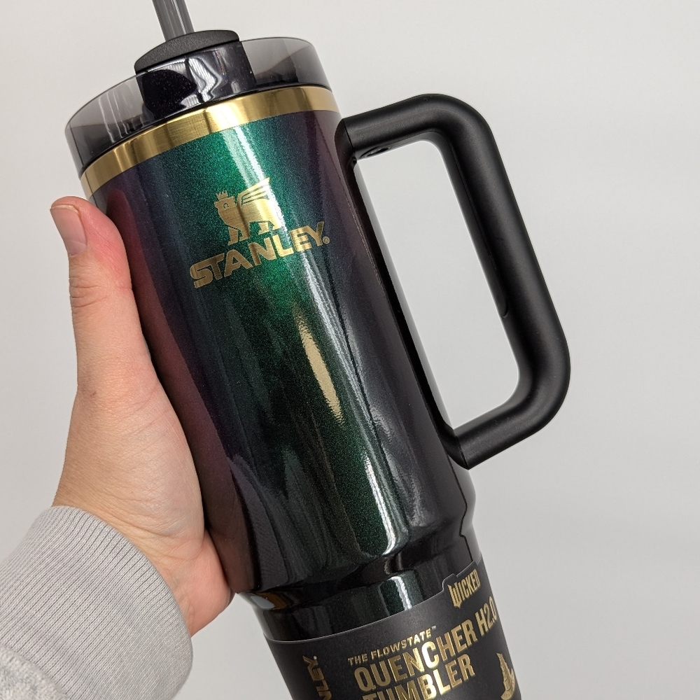 NEW STANLEY The Wicked for Good Quencher FlowState Green Elphaba 30 oz